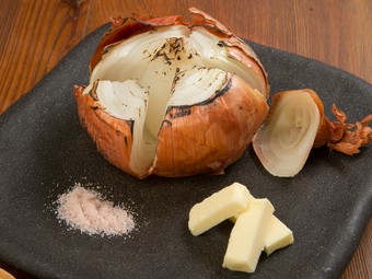 ついついお酒が進む、ローカロリーな『玉ねぎ姿焼き』
