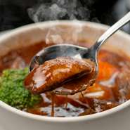 お食事メニューにも厳選素材を使用。食肉専門店ならではのこだわりが詰まっています。