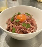 千駄木腰塚コンビーフ×黒毛和牛。こだわりのスタイルで味わう卵かけごはん。メディアで何度もご紹介いただいている究極の牛肉TKGです！
