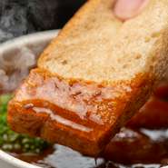 肉出汁スープ・サラダ付き

腰塚の国産牛すじ肉を中心にじっくり煮込み、旨味を凝縮しました。