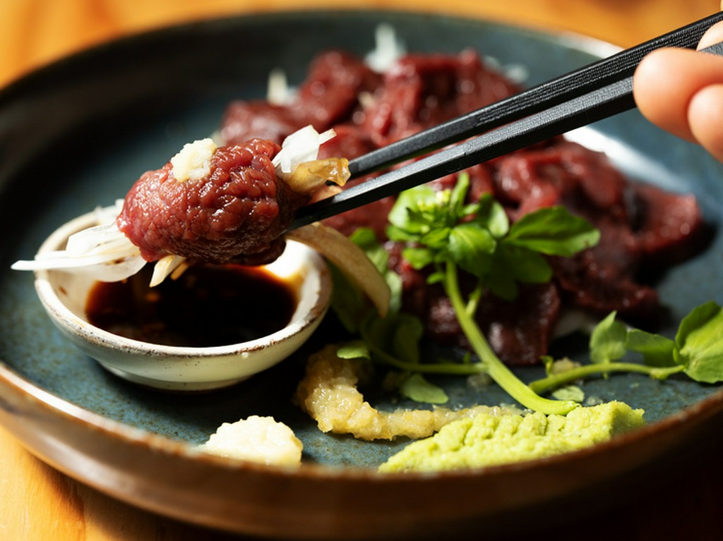 ゲストの要望に応え、実現した人気メニュー『馬刺しの赤身だけ盛り』