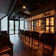 秋葉原や神田駅から徒歩5分程度とアクセス良好なので、会食や商談などビジネスシーンに最適。お酒を飲める方、飲めない方、飲まない方と共に親睦を深めることができます。