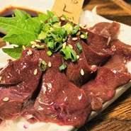 定番のヘルシー馬肉です。
新鮮な赤身肉はお刺身でも握りにしても、美味しくお召し上がり頂けます。