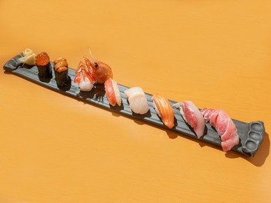 北海道の海の幸を食べつくし！　新鮮な旬の食材を思う存分に味わえる『寿司盛り合わせ八貫』