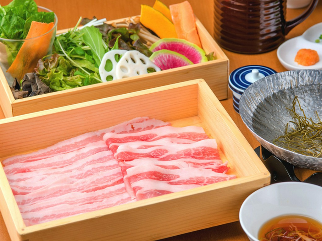 5種類のだしで味わい方いろいろ　ブランド豚をたっぷり堪能できる『プレミアム十勝千年豚しゃぶしゃぶ鍋』