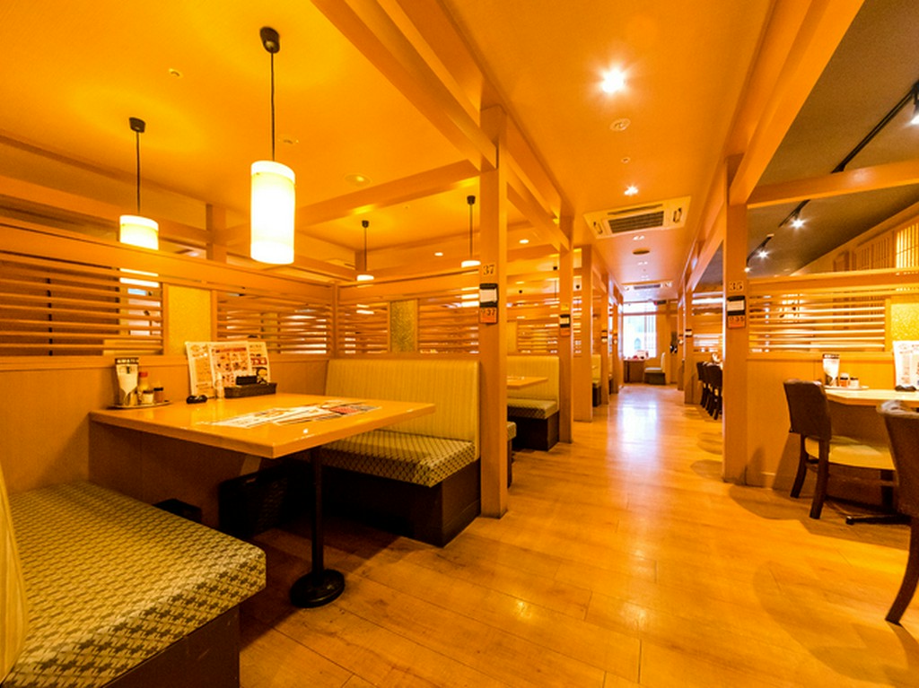 買い物でひと息つきたい時にゆったり寛げる広々とした空間