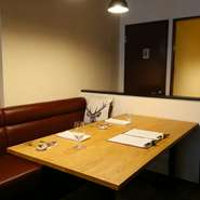 オープンキッチンで和やかな雰囲気でお迎え致します。肩肘張らず、【Bistronomieビストロミー】をお愉しみくださいませ。