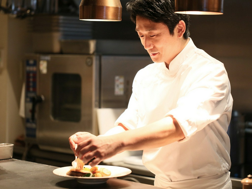 北海道の魅力ある食材とフランスで培った技術を融合させた料理