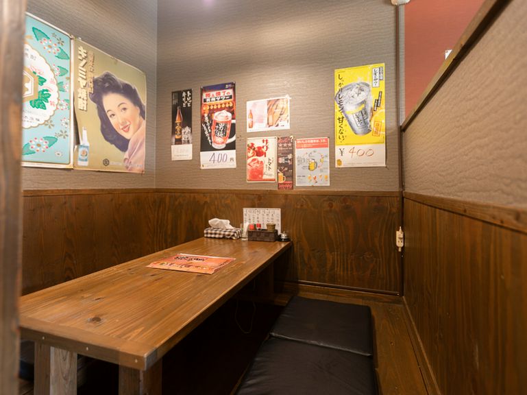 個室も掘りごたつ式。少人数の宴会などに好適