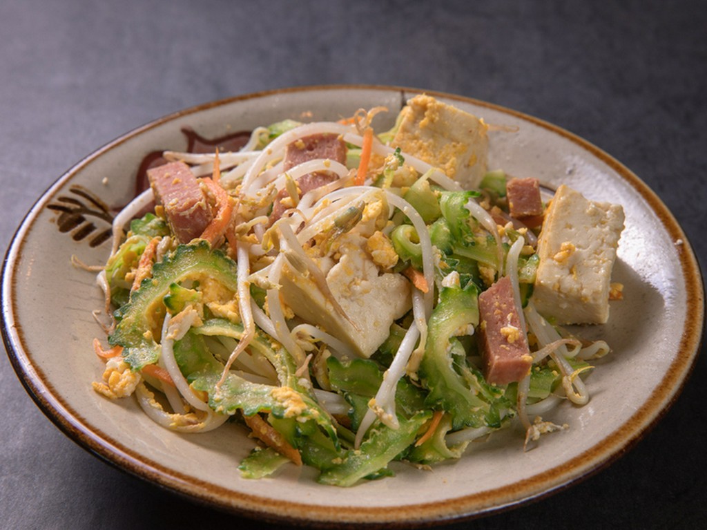 沖縄料理の看板的存在『ゴーヤチャンプルー』