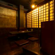 お店で用意されている座席は、そのすべてが個室席。全12部屋が用意され、デートや接待、ファミリー利用など多彩な活用の仕方が可能です。プライベートな空間で、ゆったり食事を楽しんでみませんか。