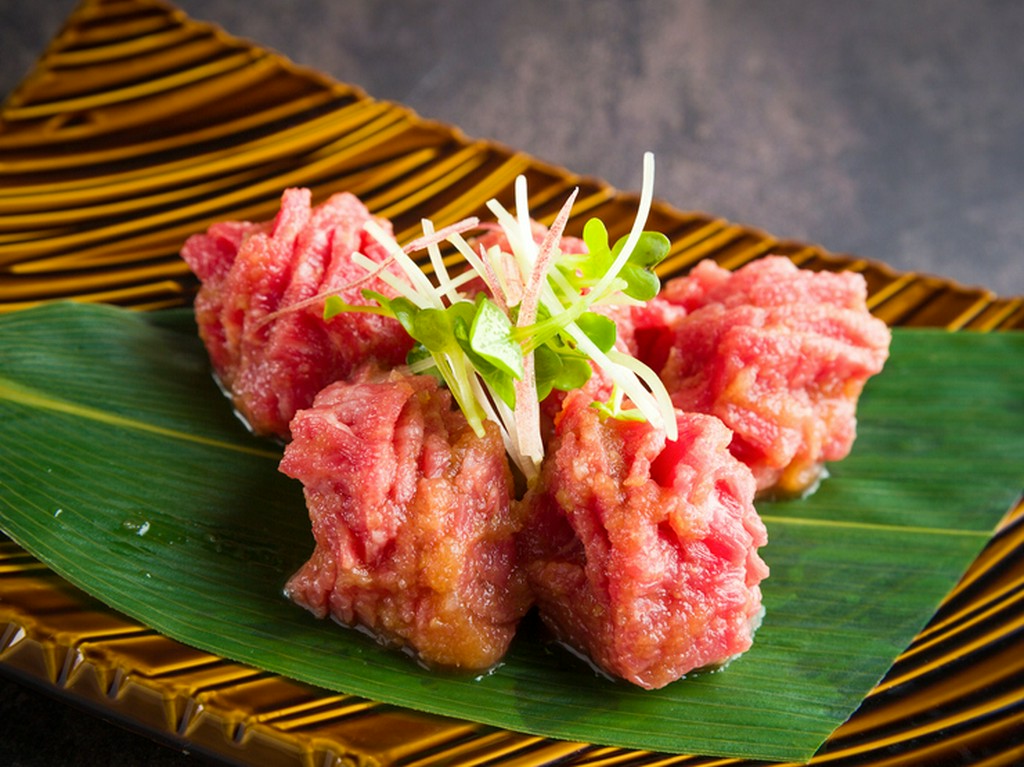 フルーティーな特製ダレは、酸味を感じさせるあっさりとした味わい『もも肉　みぞれ焼き』