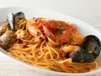 生パスタのモチモチ感と自家製トマトソースの相性が抜群『魚介たっぷりペスカトーレ』