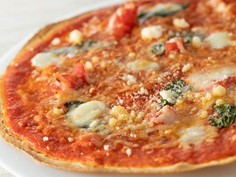 トルティーヤで作られた薄い生地がポイント　パリッとした食感が楽しめる『マルゲリータ』