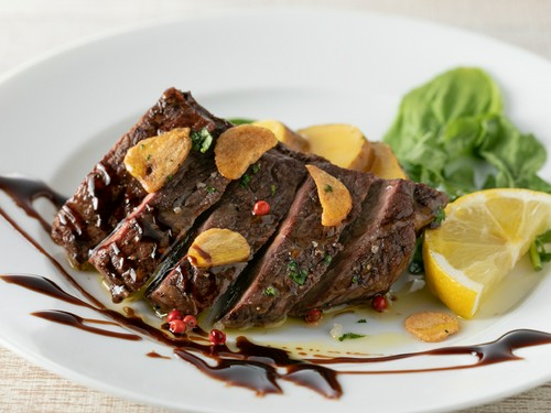 美味しいお肉料理もあります！
