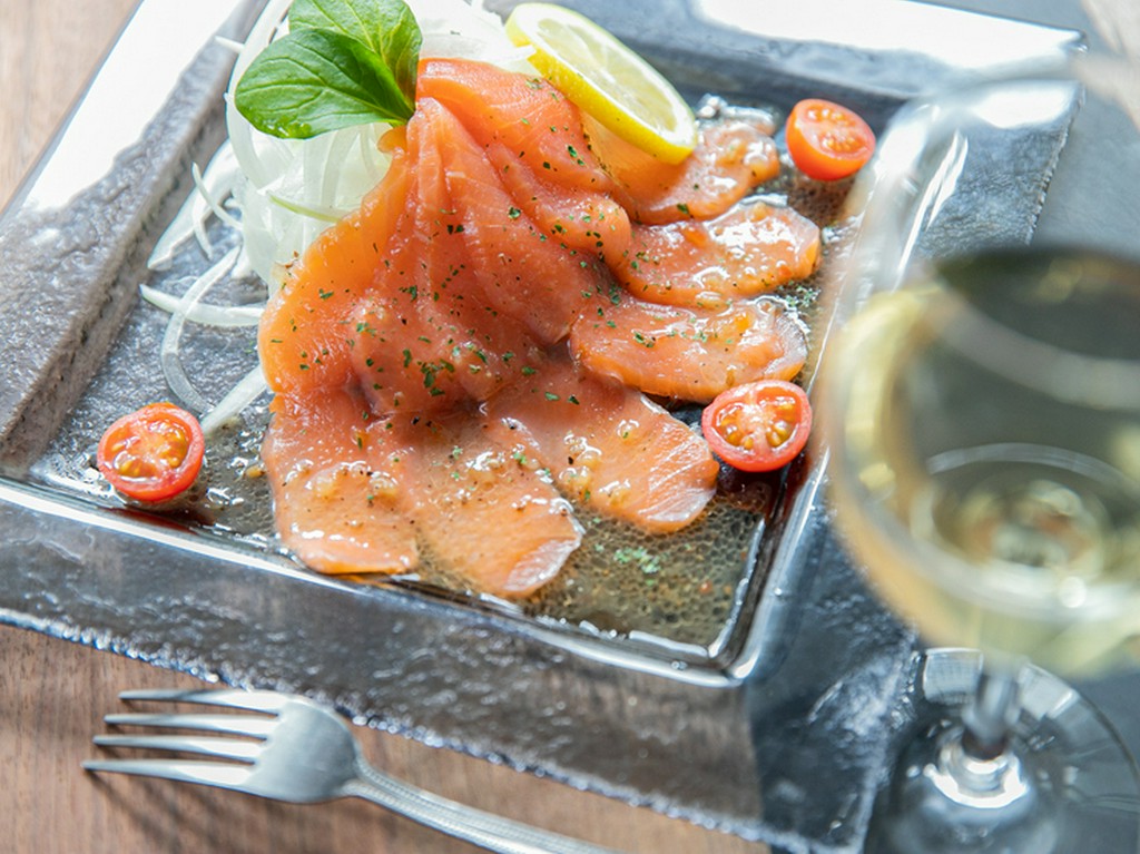 カジュアルな料理と豊富なドリンク。デート使いにも最適