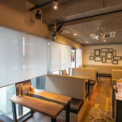 時間を忘れてゆったりと。落ちついたイメージの店内