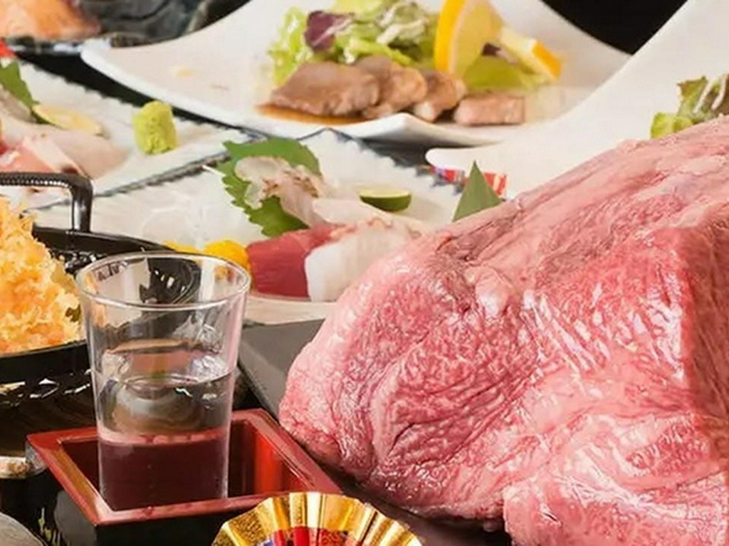 生レバーや美しい霜降りのロースなど、熊本名物の馬肉を満喫