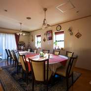 最大で14名まで利用できる個室も完備、仕事仲間・友人同士との食事会から、家族団らんのひとときまで、公私問わずさまざまなシチュエーションに活躍してくれます。