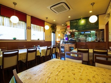 アットホームな雰囲気が包み込む店内