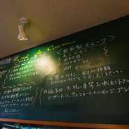 リーズナブルに楽しめる約40種類もの世界のワインをはじめ、多彩なドリンクメニューたち。記念日にもぴったりなとっておきのワインも用意されています。