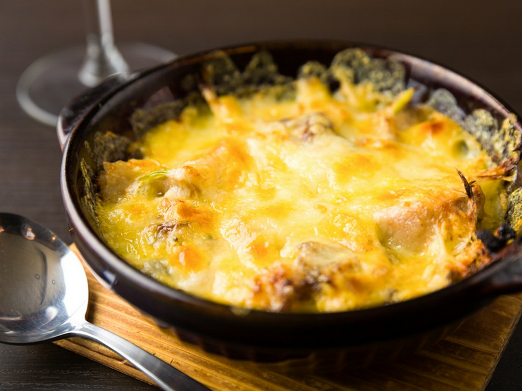 ご当地グルメをグラタン風にアレンジした『芋煮チーズ焼き』