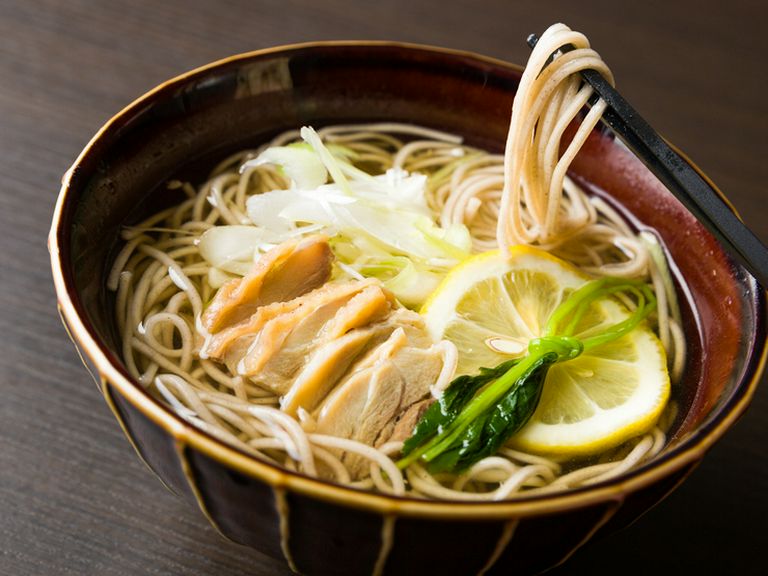 あっさりヘルシー、〆にもぴったりな『冷たい肉そば』