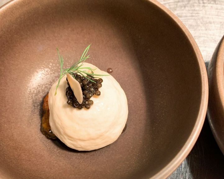 口の中に入れた瞬間から、ふわふわと消えていくようなおいしさ『道産生ウニと、カリフラワーのムース』