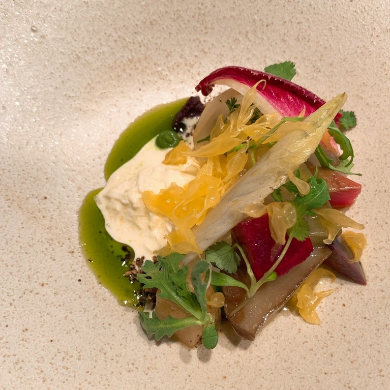大樹町水牛のストラッチャテッラチーズと十勝産野菜、八朔サラダ