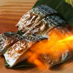 皮の食感も楽しめるジューシーな『鯖の炙り』
