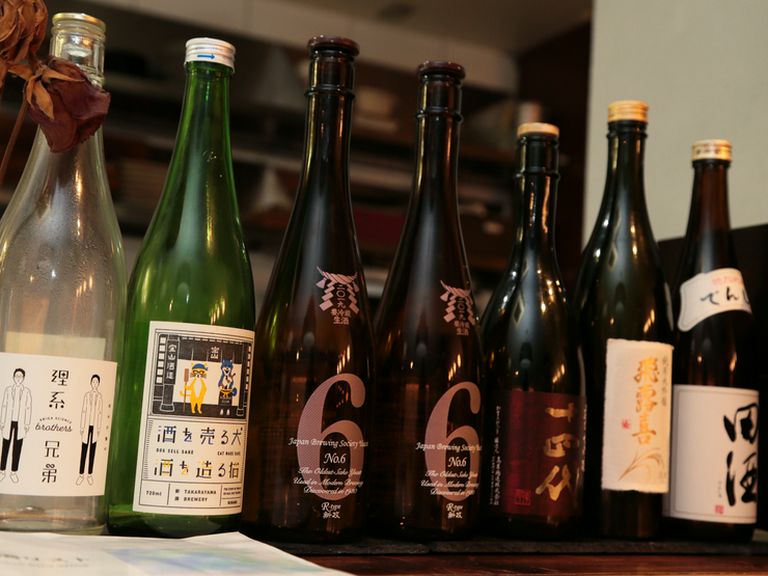 お酒は日本全国の隠れた銘酒など120種類ほどを常備