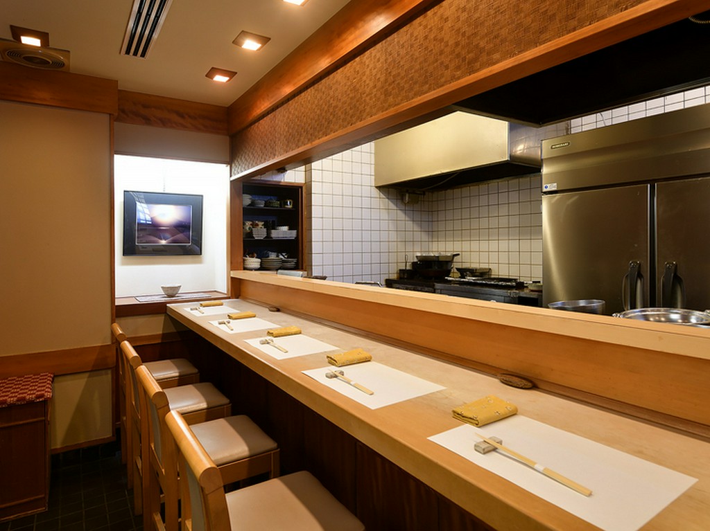 店主・後藤氏の世界観が凝縮された、静閑なカウンター席