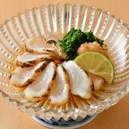 日本の食材を究めた店主ならではの傑作『フグの炙り』