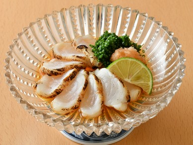 日本の食材を究めた店主ならではの傑作『フグの炙り』