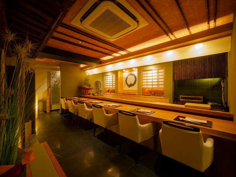 食材たちとの対話によって紡ぎ出されるその日のコース