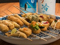 各種串揚げ（手前一列は『季節の串揚げ盛』1,480円）