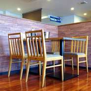 テーブル席は4名様×5席、 ボックス席は4名様×2席、2名様×1席 ご用意しております。