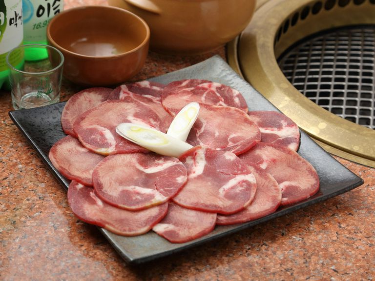 人気の牛タン2〜2.5人前を満開の花びらに見立てた『タン花満開』