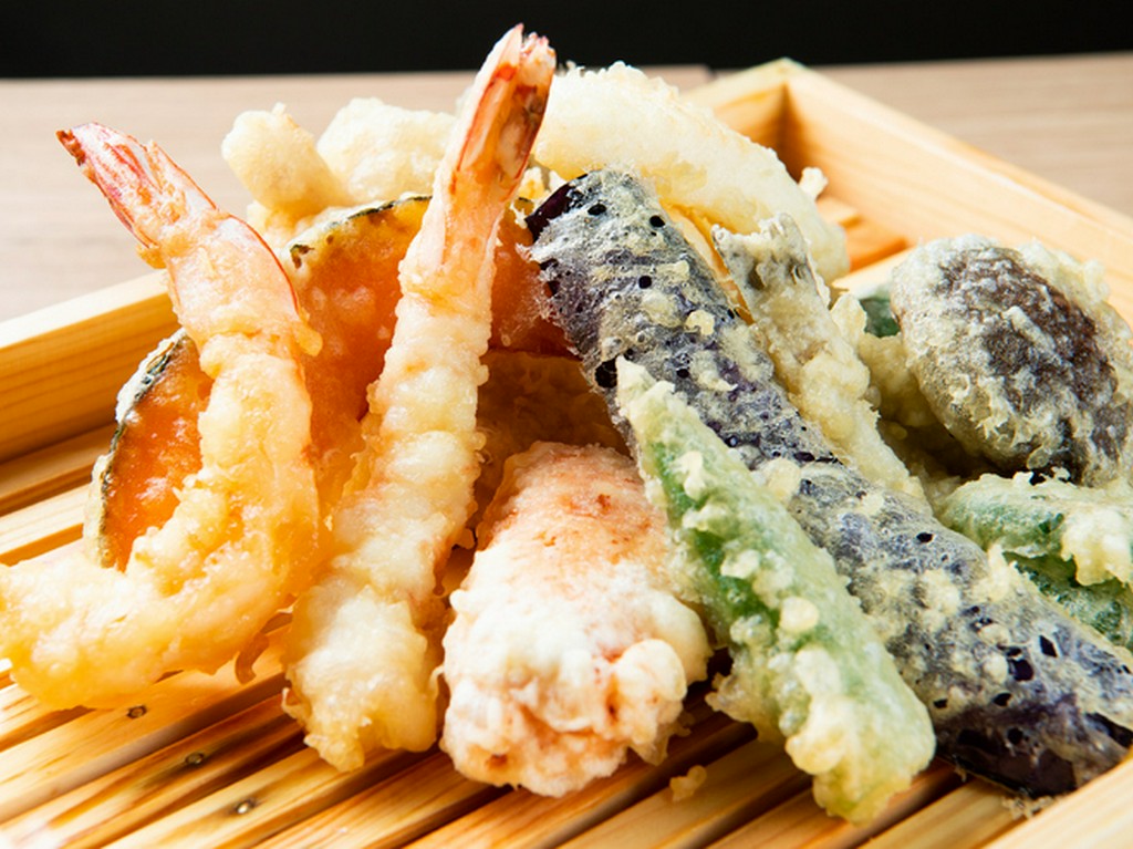 粉からこだわった自家製『天ぷら盛り合わせ』