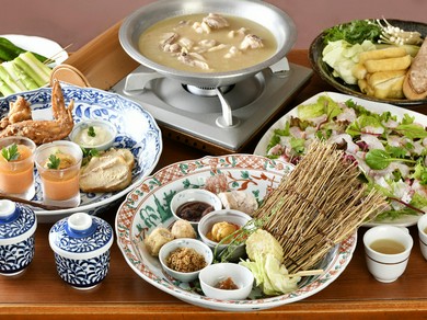 濃厚な自家製白湯を使った鍋料理が味わえる『伊達鶏白湯スープ鍋コース』