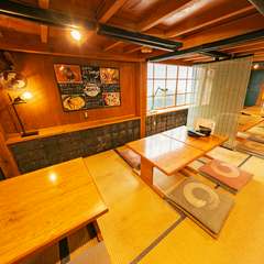 畳の座敷席も用意。靴を脱いでゆったりくつろげます