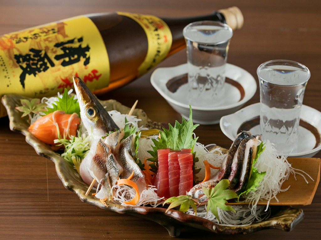 早川漁港＆漁船直送の新鮮魚介とこだわり肉が堪能できる