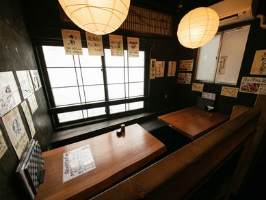 バリエーション豊富な料理を囲んで盛り上がる歓送迎会