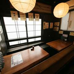 和を基調に“温もり感じる色合い”で統一されたくつろぎの空間