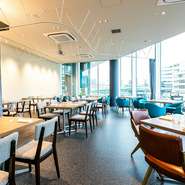 当店では立席で100名様まで収容可能な店内と、マイク等の音響設備も完備しております。
詳しくはスタッフまでお問い合わせ下さい。