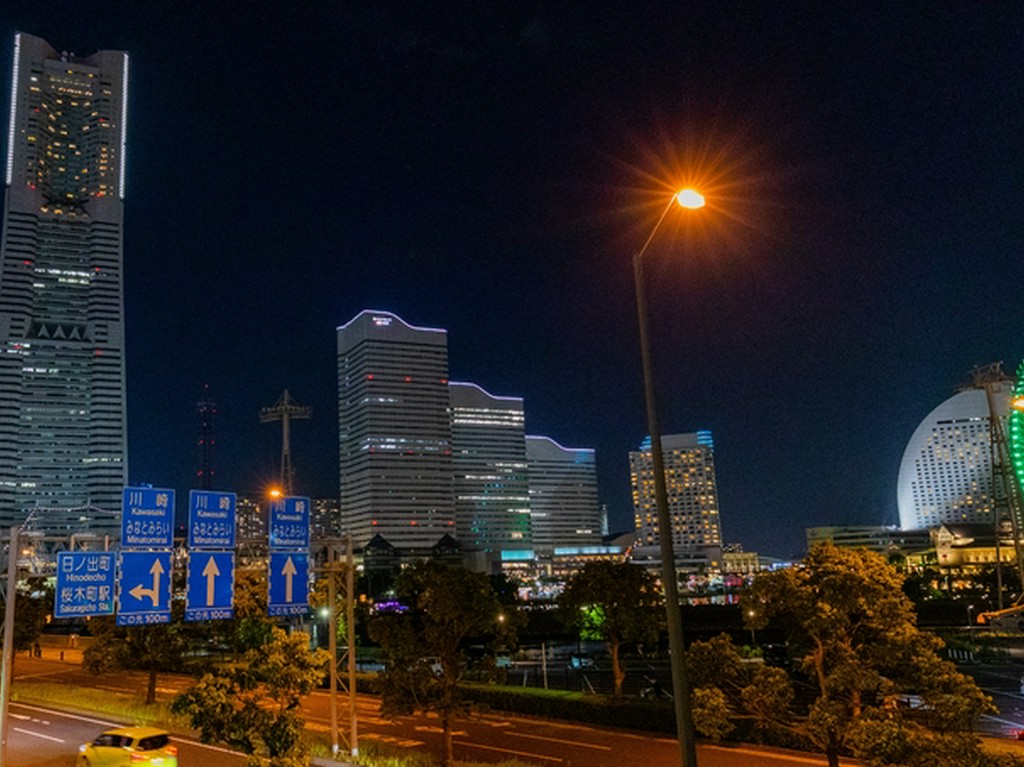 みなとみらいの夜景とフランス料理をお楽しみください