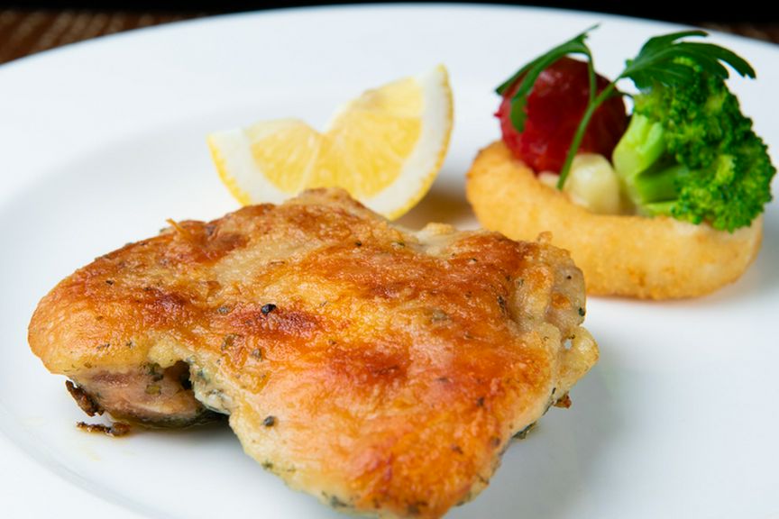 地産地消を大切にした鶏肉の美味を堪能できる『はかた一番どりもも肉のポワレ香草風味』