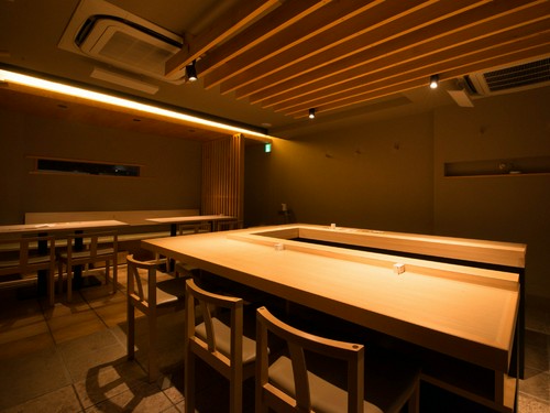 清潔で広々した店内