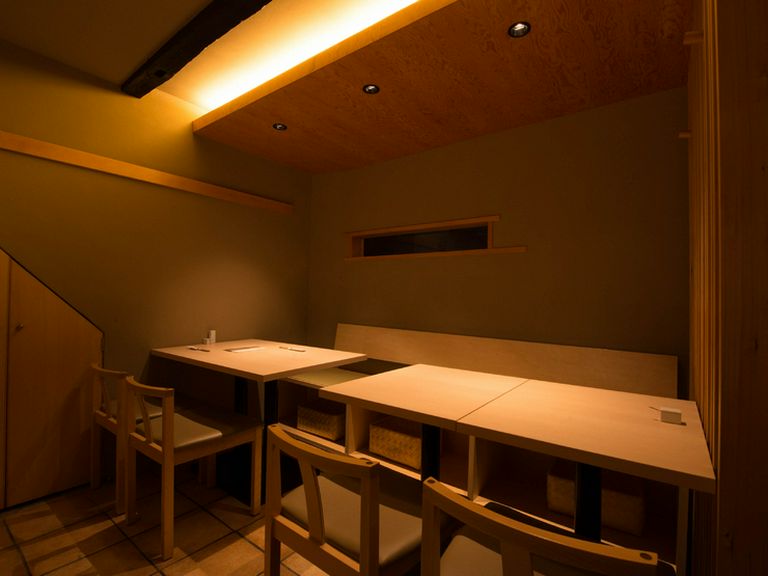 半個室感のあるテーブルも。家族や少人数の集まりにぴったり