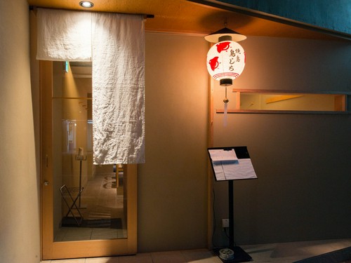 風情のある提灯の灯に誘われます